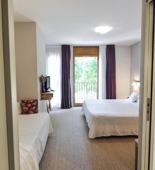 חדר פרסטיז' לשלושה, Les Esclargies