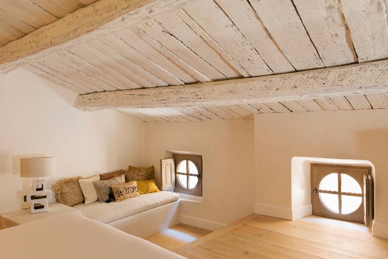 חדר קומפורט, Les Esclargies