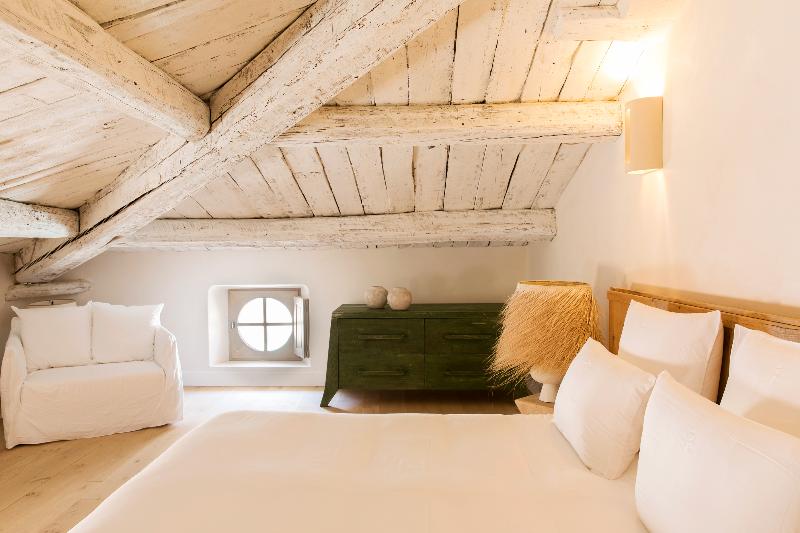 חדר קומפורט, Les Esclargies