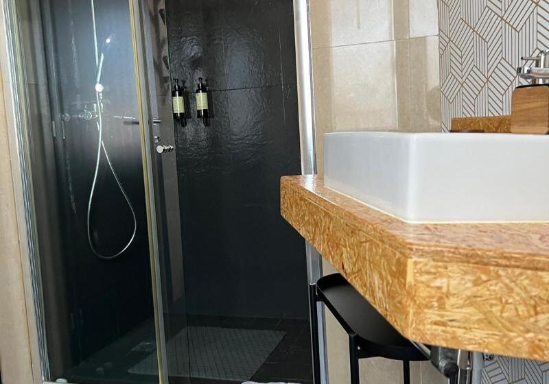 غرفة قياسية, San Miguel