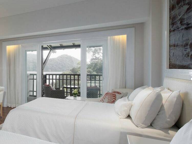 스탠다드 룸 측면 바다 전망, The Westin Langkawi Resort & Spa