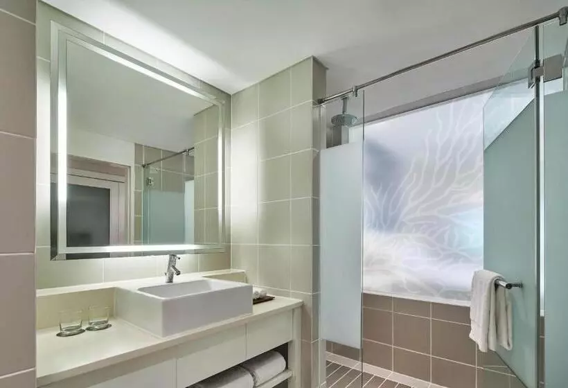 اتاق اساندارد با چشمانداز جانبی به دریا, The Westin Langkawi Resort & Spa