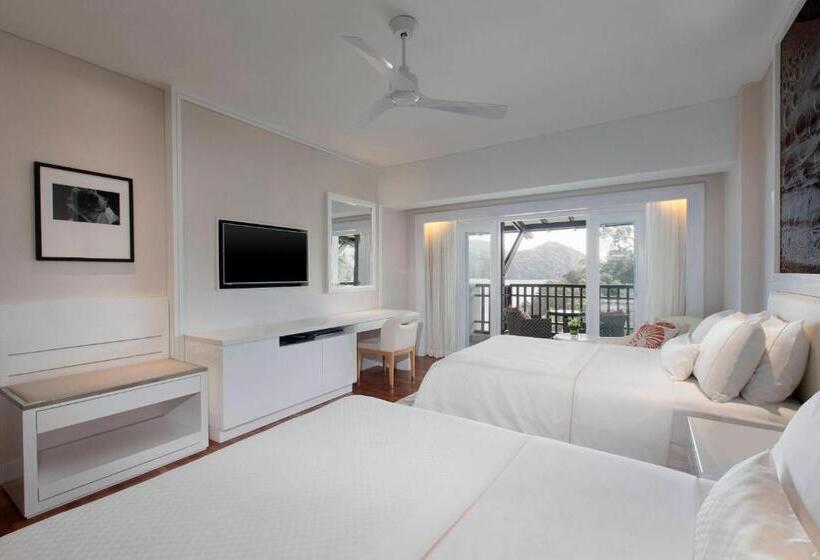 스탠다드 룸 측면 바다 전망, The Westin Langkawi Resort & Spa