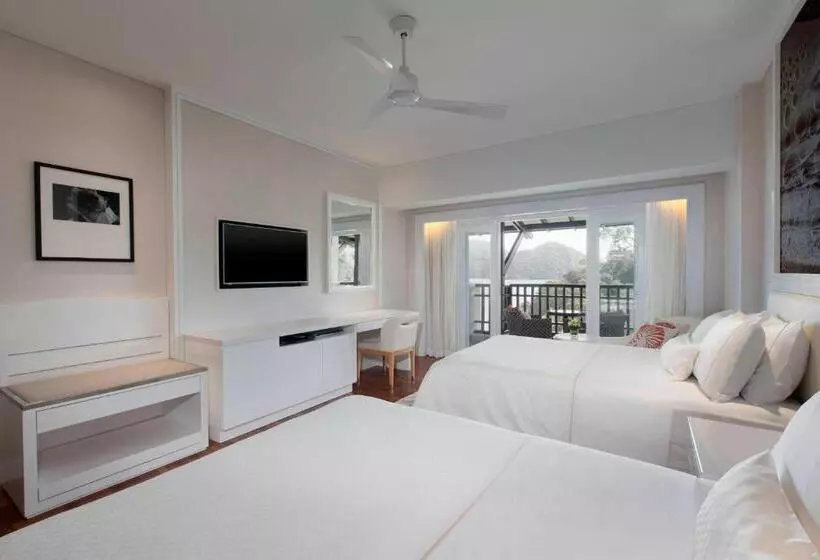 اتاق اساندارد با چشمانداز جانبی به دریا, The Westin Langkawi Resort & Spa