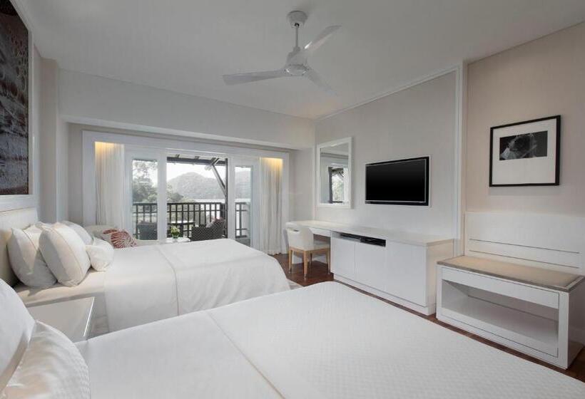 스탠다드 룸 측면 바다 전망, The Westin Langkawi Resort & Spa