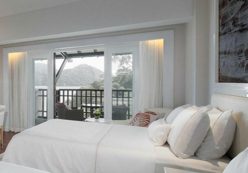 스탠다드 룸 측면 바다 전망, The Westin Langkawi Resort & Spa