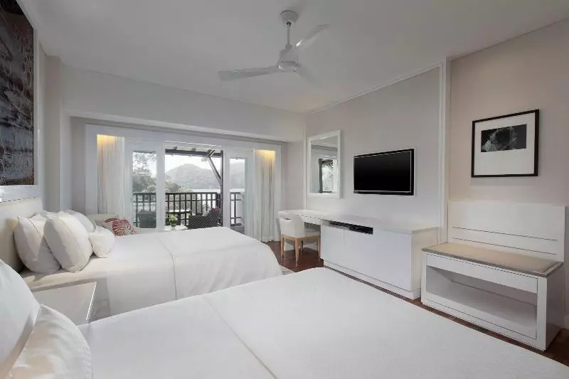 اتاق اساندارد با چشمانداز جانبی به دریا, The Westin Langkawi Resort & Spa