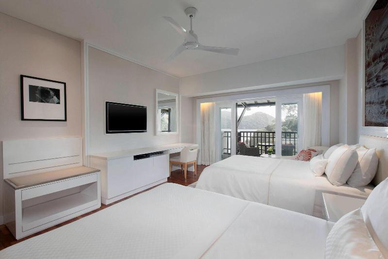 스탠다드 룸 측면 바다 전망, The Westin Langkawi Resort & Spa