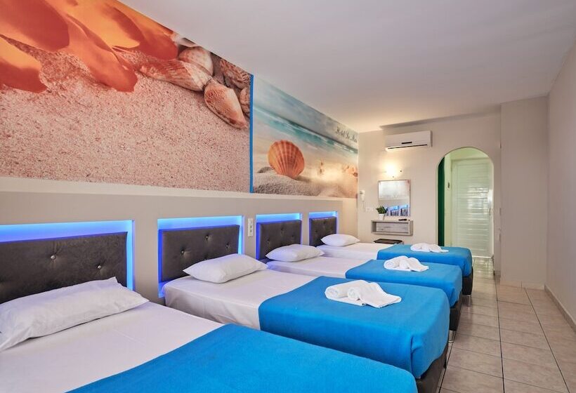 スタンダード４人部屋, Savvas Demar