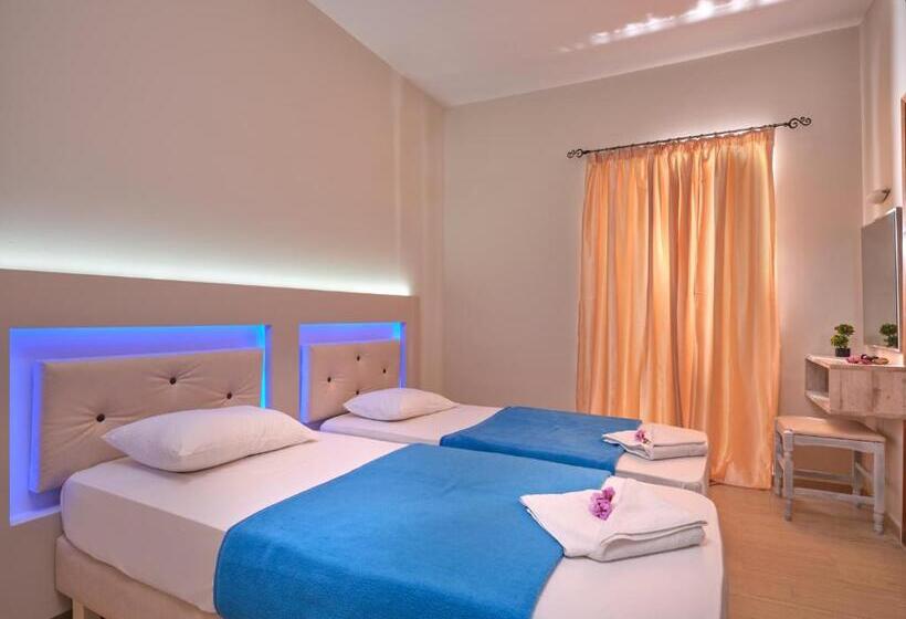 スタンダードスタジオ, Savvas Demar