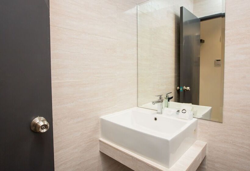 غرفة ديلوكس, Signature 1