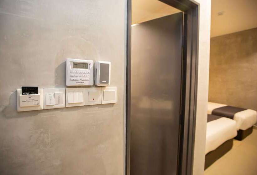 غرفة ديلوكس, Signature 1