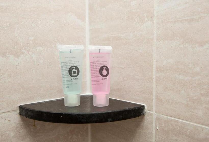 غرفة عائلية, Signature 1