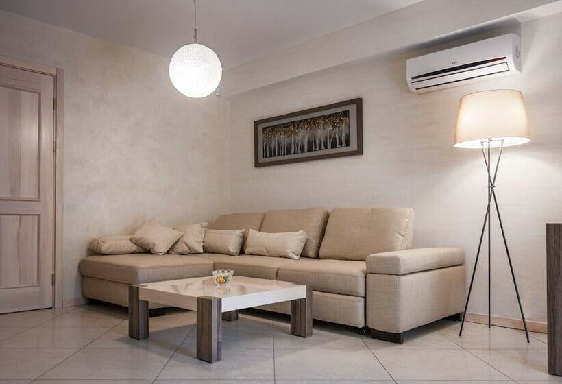 , Sun City Arcadia Apartments