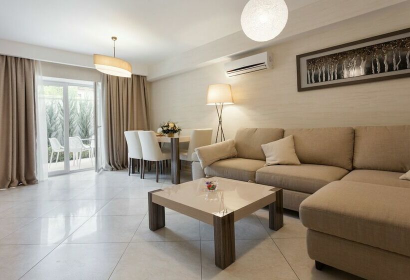, Sun City Arcadia Apartments