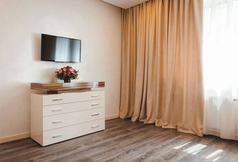 , Sun City Arcadia Apartments