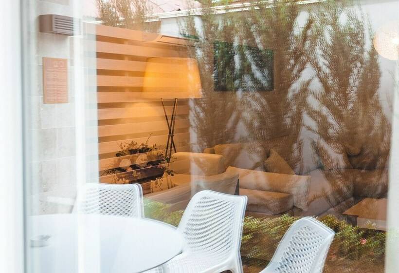 , Sun City Arcadia Apartments