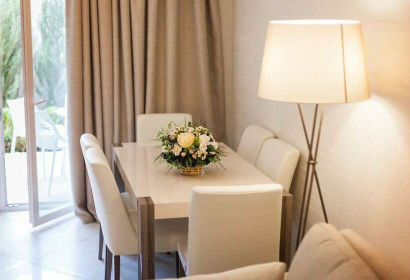 , Sun City Arcadia Apartments