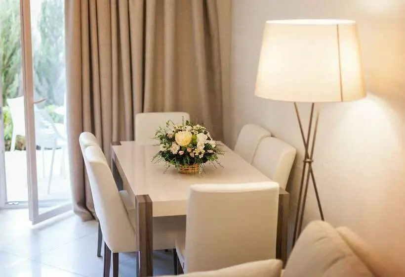 , Sun City Arcadia Apartments