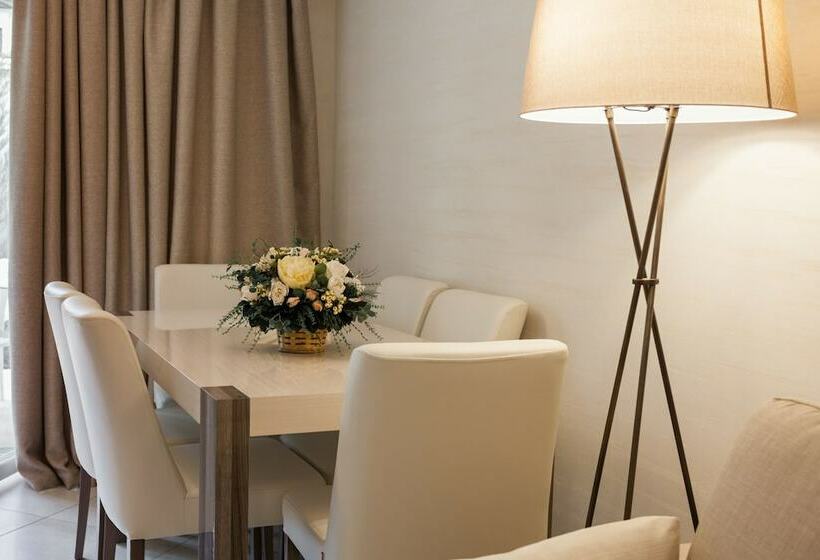 , Sun City Arcadia Apartments