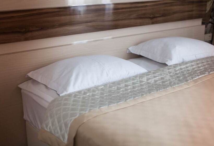 , Sun City Arcadia Apartments