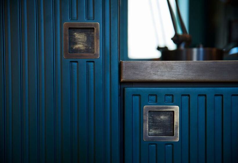 이그제큐티브 룸, Wide