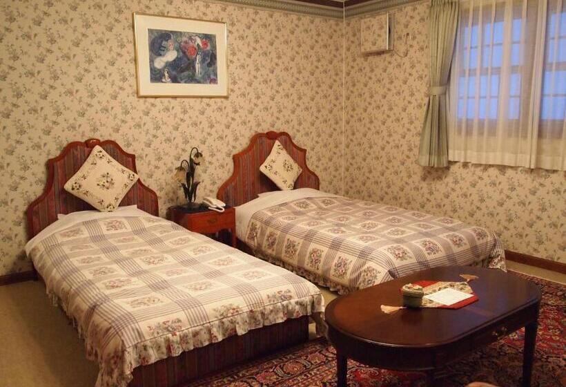 חדר אקונומי, Petit Hotel Corinthian