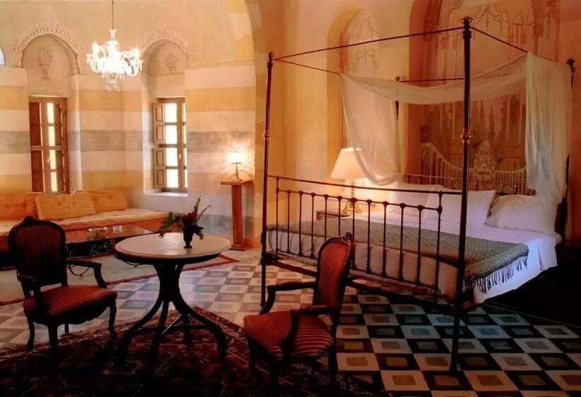 سوییت جونیور, Al Moudira