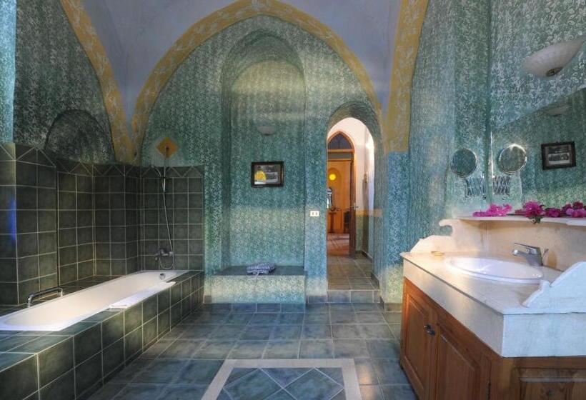 سوییت جونیور, Al Moudira