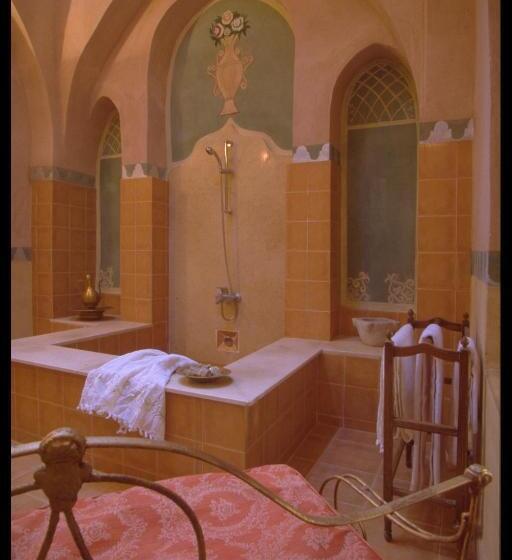 جناح جونيور, Al Moudira