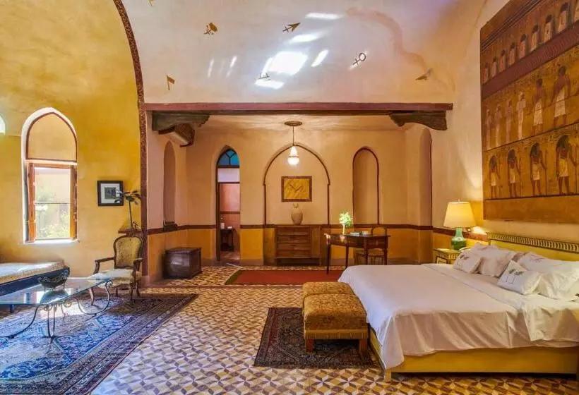 سوییت, Al Moudira