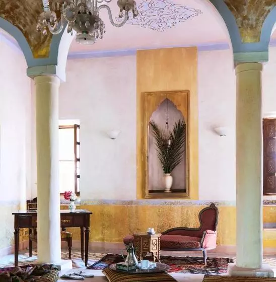 سوییت, Al Moudira