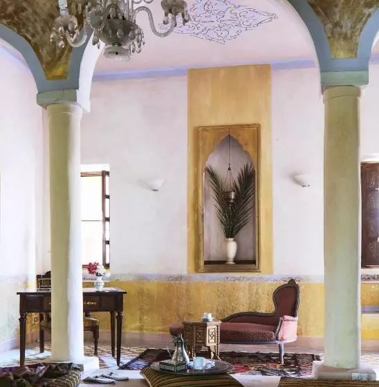 سوییت, Al Moudira