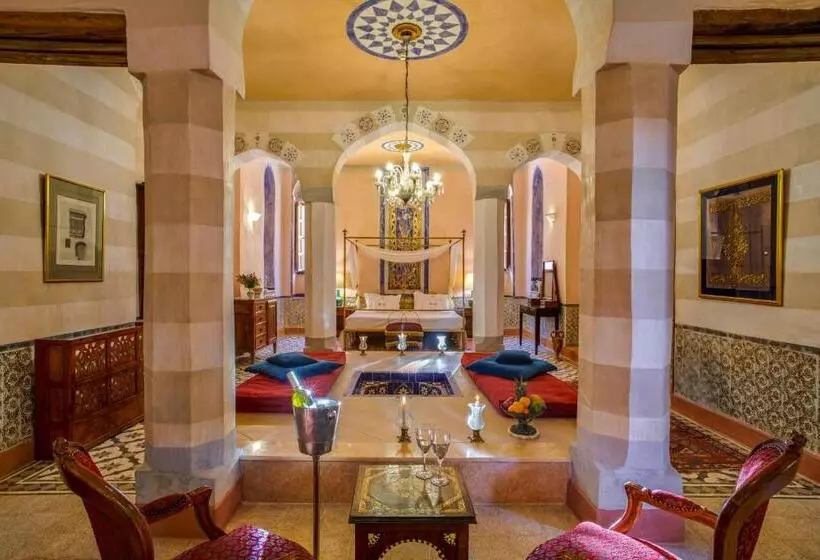 سوییت, Al Moudira