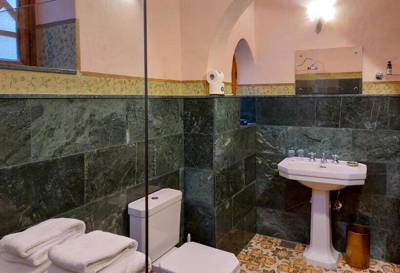 سوییت خانوادگی, Al Moudira