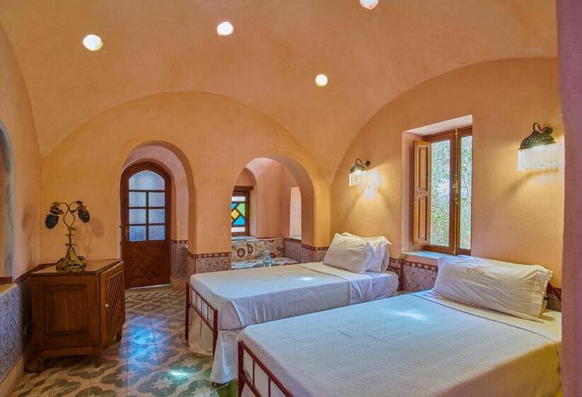 سوییت خانوادگی, Al Moudira