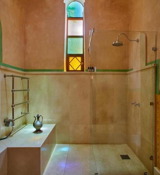 سوییت خانوادگی, Al Moudira