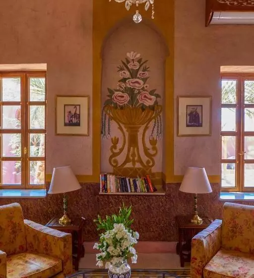 سوئیت با تخت بزرگ, Al Moudira