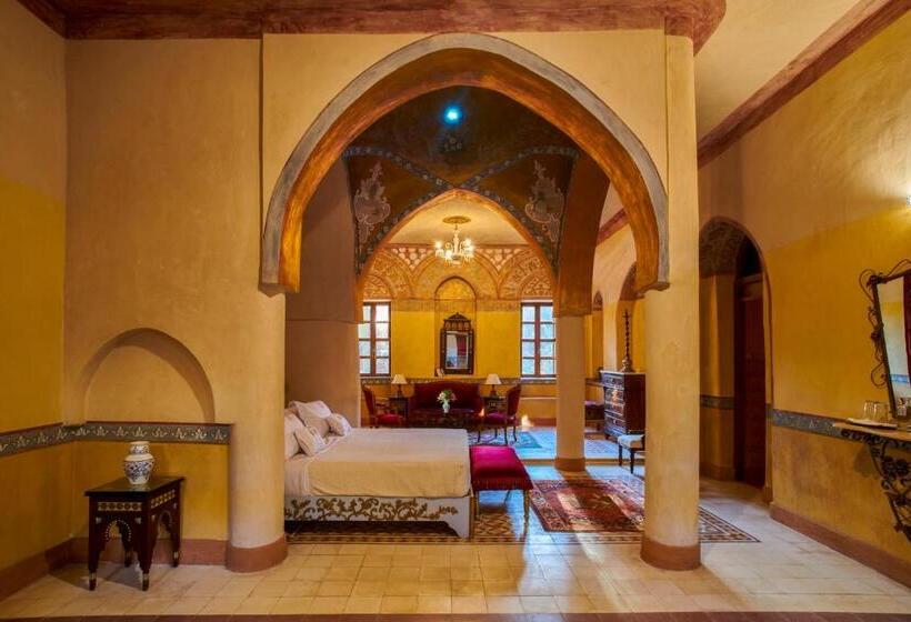 سوئیت با تخت بزرگ, Al Moudira