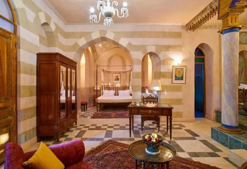 سوئیت با تخت بزرگ, Al Moudira