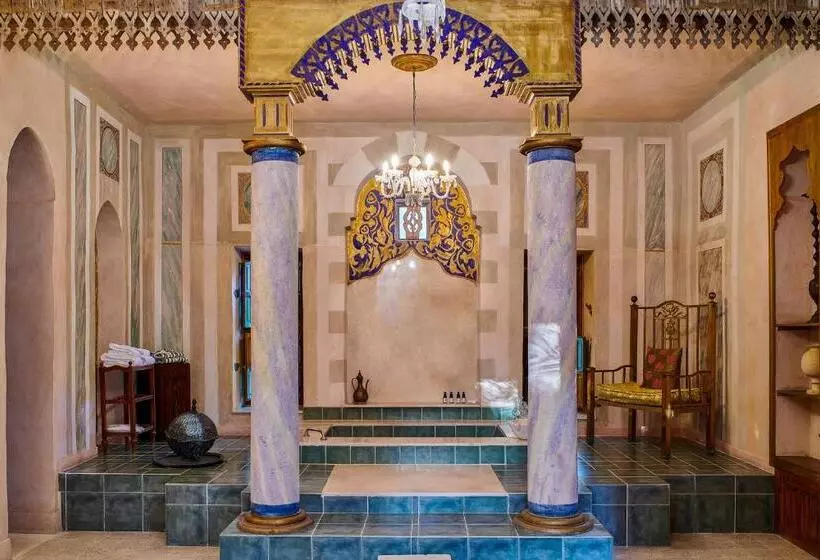 سوئیت با تخت بزرگ, Al Moudira