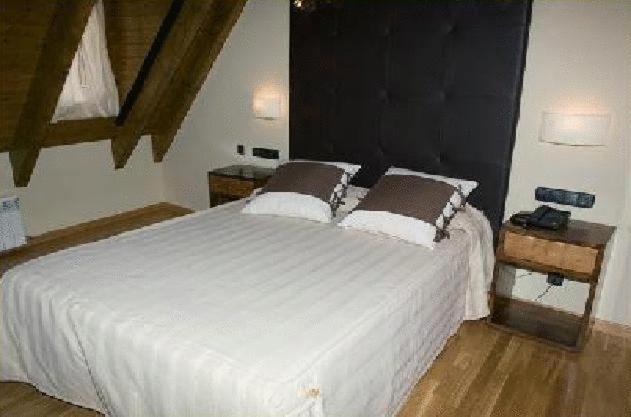 اتاق استاندارد, Albares