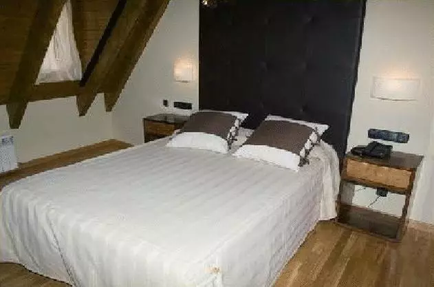 اتاق استاندارد, Albares