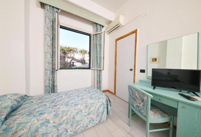 חדר סטנדרט לשלושה, Antares