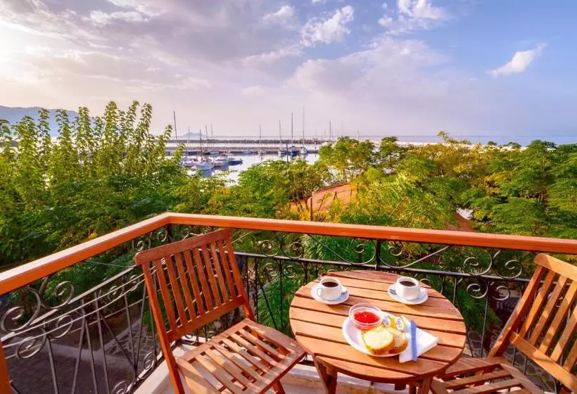 اتاق استاندارد با بالکن و چشم‌انداز دریا, Kerkis Bay