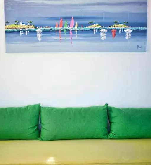 سوییت با چشم‌انداز دریا, Kerkis Bay