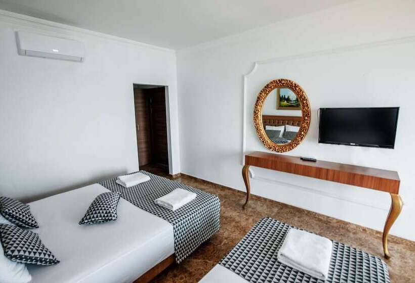 اتاق استاندارد سه نفره با چشم‌انداز کنار دریا, Kristal Beach