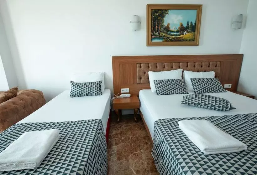اتاق استاندارد سه نفره با چشم‌انداز کنار دریا, Kristal Beach
