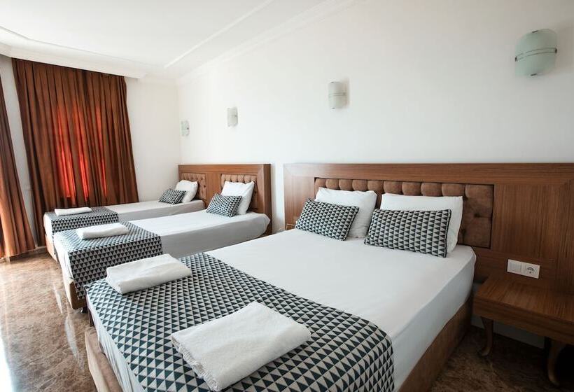 اتاق استاندارد سه نفره با چشمانداز کنار دریا, Kristal Beach