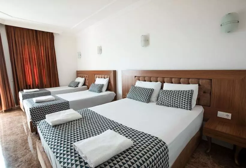 اتاق استاندارد سه نفره با چشم‌انداز کنار دریا, Kristal Beach